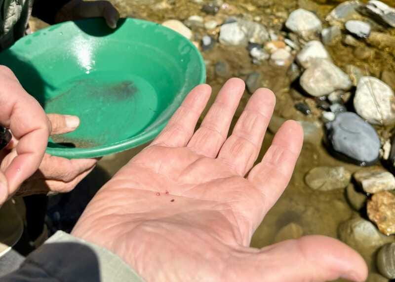Kelowna E-Bike Gold Panning Expedition - Gold panning with a bushcraft instructor: what you’ll do step by step