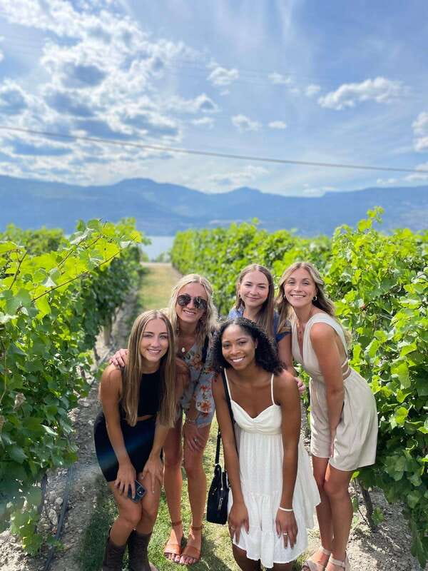Kelowna: East Kelowna Full Day Guided Wine Tour - East Kelowna wineries, right next to Kelowna