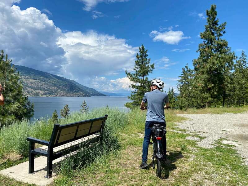 Kelowna: Okanagan Lake Guided E-Bike Tour with Picnic - Alessandro’s stories: Ogopogo, lake history, and quick context