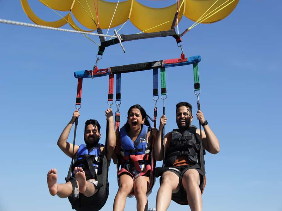 Kelowna: Okanagan Lake Parasailing - Two things I’d prioritize if I were booking