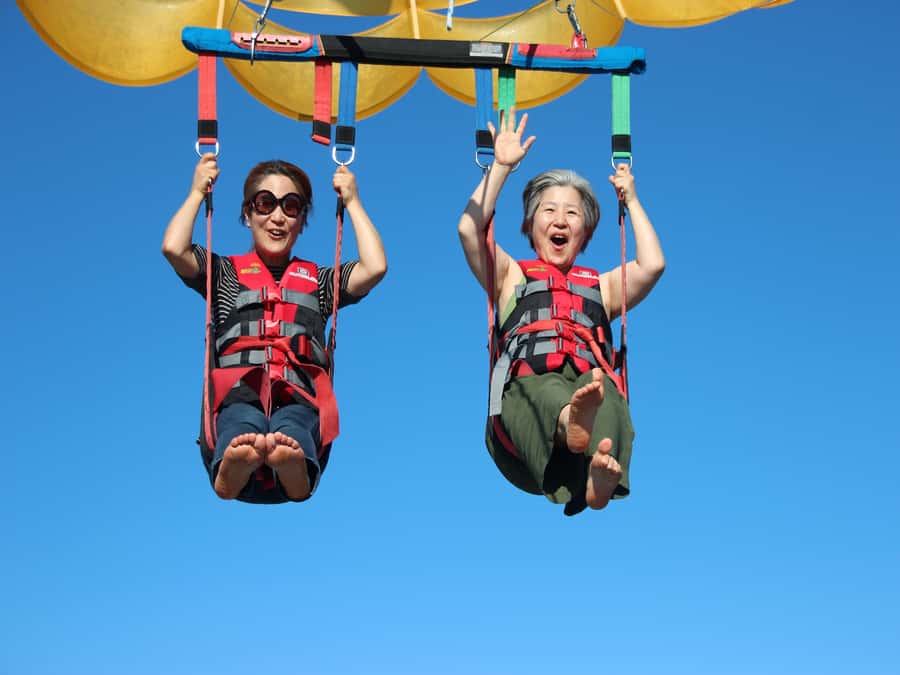 Kelowna: Okanagan Lake Parasailing - Where you start in Kelowna, and what the hour actually feels like