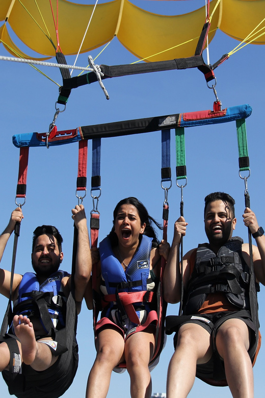 Kelowna: Okanagan Lake Parasailing - The 10-minute parasailing flight to about 300 feet