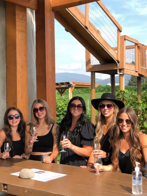 Kelowna: West Kelowna Half Day Guided Wine Tour - The lake, the mountains, and the photo breaks you actually get