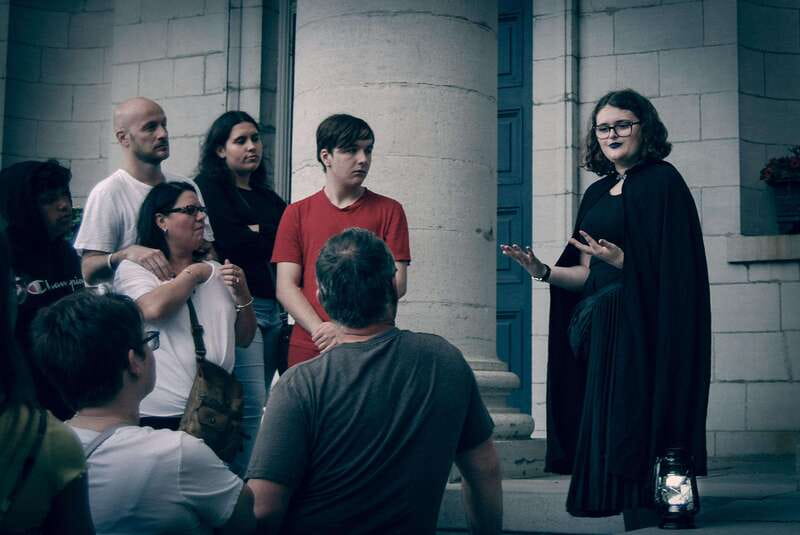 Kingston: Haunted Night Walking Tour - Haunted hotels, hidden burial grounds, and grave robbings