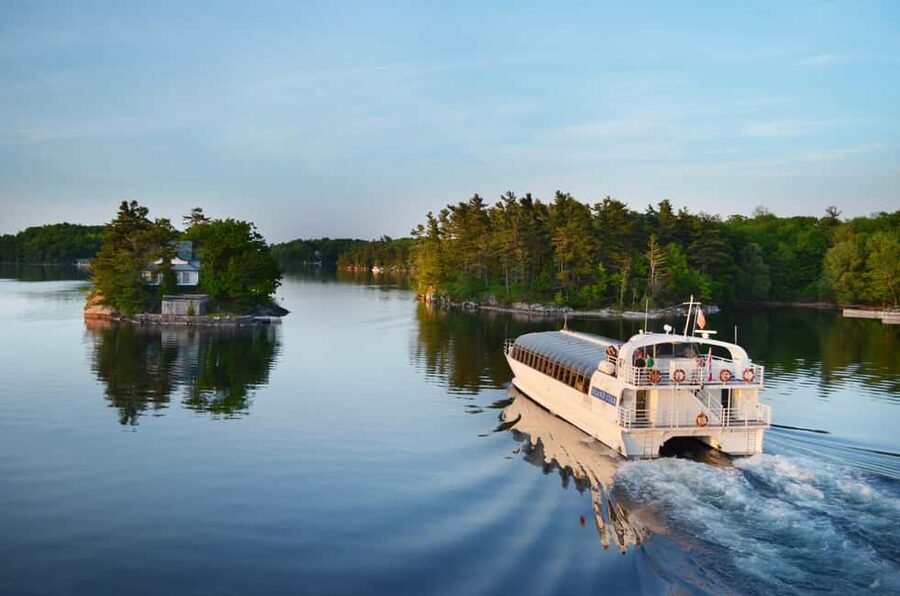 Kingston: Lunch Cruise of Thousand Islands - Why a Kingston lunch cruise is such a smart way to see the Islands