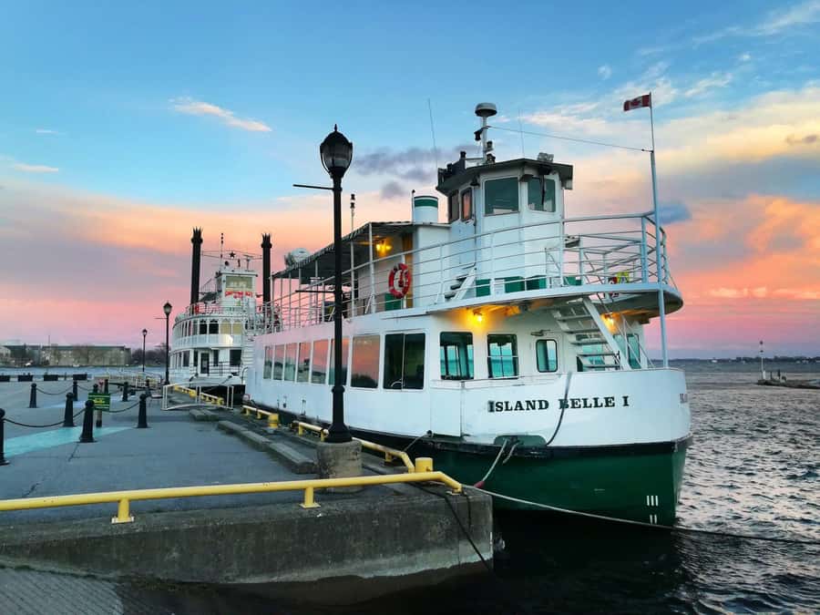 Kingston: Waterfront Sunset Cocktail Cruise - UNESCO landmark views you can line up from the water