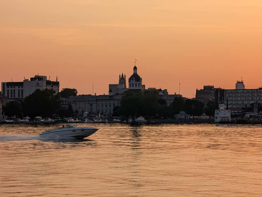 Kingston: Waterfront Sunset Cocktail Cruise - Who this cruise suits best in Kingston