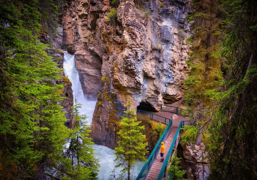 Louise,Moraine/Johnston Canyon,Emerald Lake, Banff/Gondola - What is included, what is not, and how to pack smarter