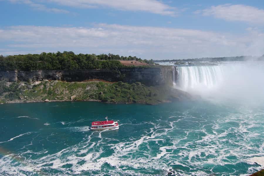Luxury Day Trip: Niagara on the Lake, Wine & Falls - Boat on the summer schedule, Journey Behind the Falls in winter