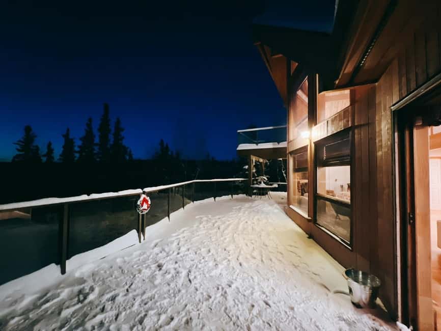Madeline Lake: Aurora Lodge and Aurora Chasing Tour - North lights outside, plus a walk near the water