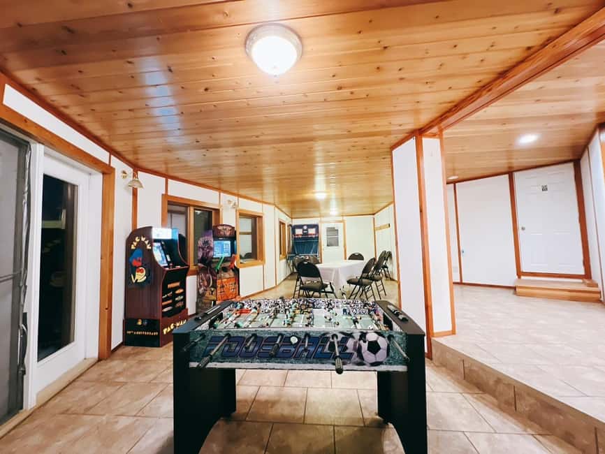 Madeline Lake: Aurora Lodge and Aurora Chasing Tour - Snacks, hot drinks, and indoor comfort you can feel