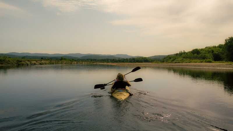 Mont-Tremblant: Self guided kayak/paddleboard on Rouge River - Entering the Rouge River: easy start, clear instructions