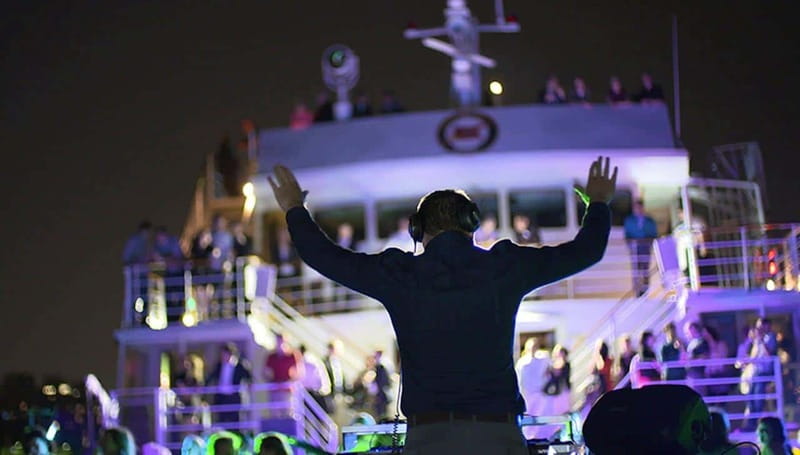 Montréal: 3 or 5-Course Dinner Cruise with DJ & Dancing - Main-course choices you should map to your food mood