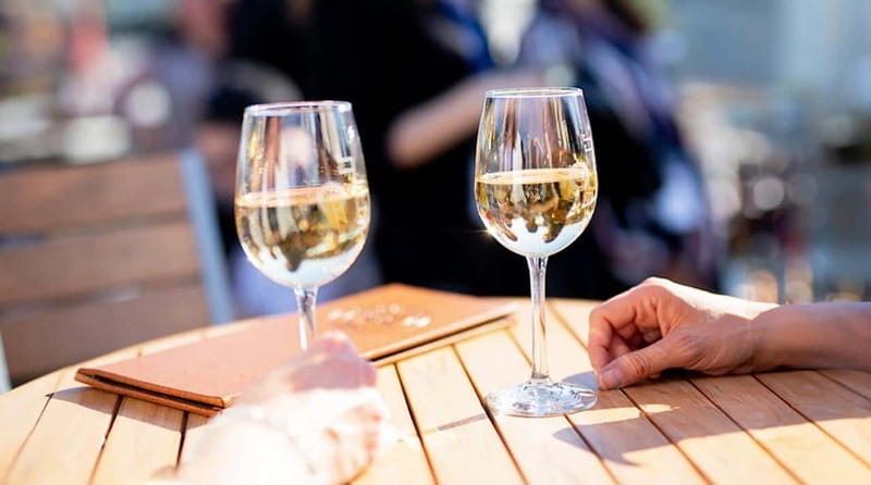 Montréal: 3 or 5-Course Dinner Cruise with DJ & Dancing - Outdoor terraces, cocktail time, and the best photo strategy
