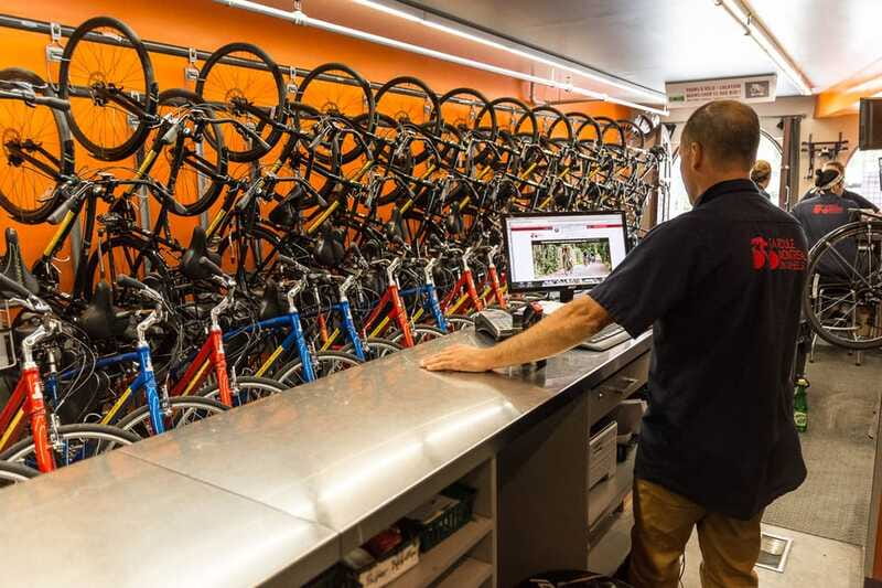 Montreal: All-Day Bicycle Rental - Downtown links plus museums on your route