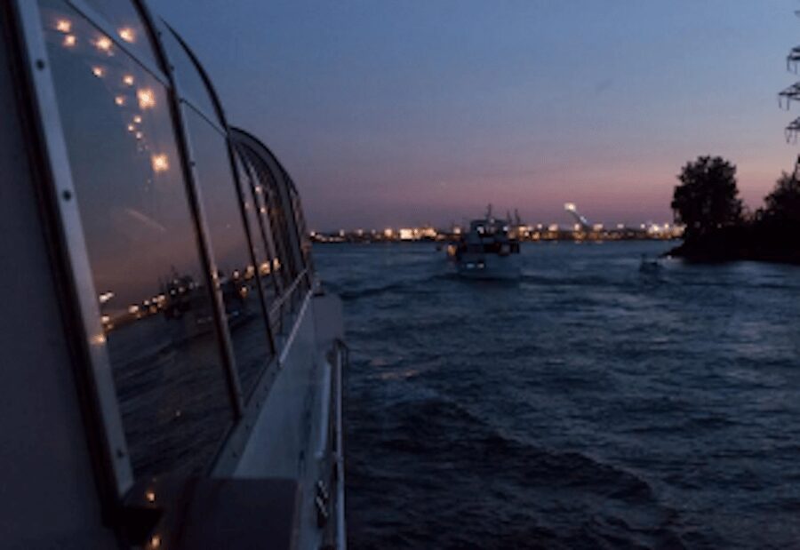Montreal: Bateau-Mouche Cruise with A La Carte Dinner Option - Montreal Views You Can Only Get From the Water