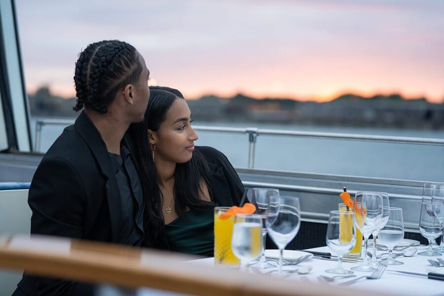 Montreal: Bateau-Mouche Cruise with A La Carte Dinner Option - Seating Reality: What You Should Know Before You Choose a Table