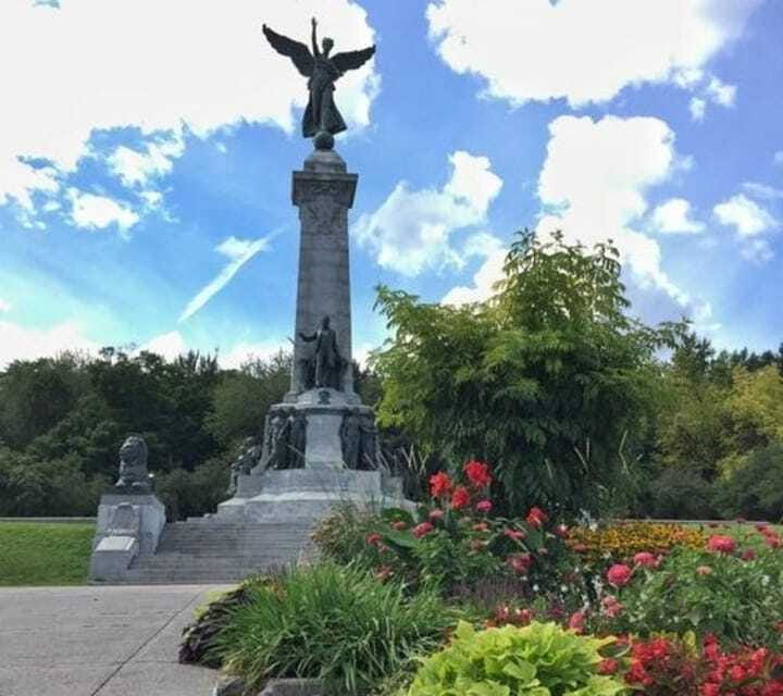 Montreal : Downtown & Underground Walking Tour with a Guide - Windsor Station and Sun Life Building: landmarks with stories