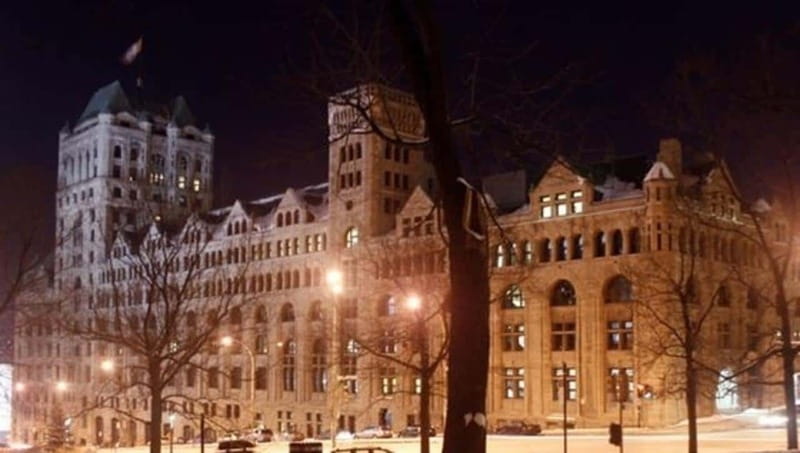 Montreal : Downtown & Underground Walking Tour with a Guide - Meeting near Le Square Phillips, and how the 2-hour rhythm feels
