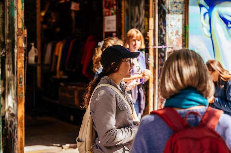 Montreal: Essential Neighborhoods Walking Tour + Basilica - Saint-Laurent Murals with MURAL Festival energy