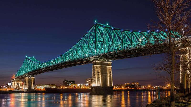 Montreal: Evening Cruise with DJ and Dance Floor - Food and drinks: enjoy them, but do it with a plan