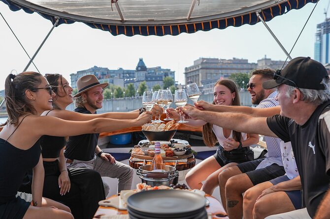 Montreal: Guided Electric Boat Cruise with Onboard Drinks - Key things I’d flag before you go