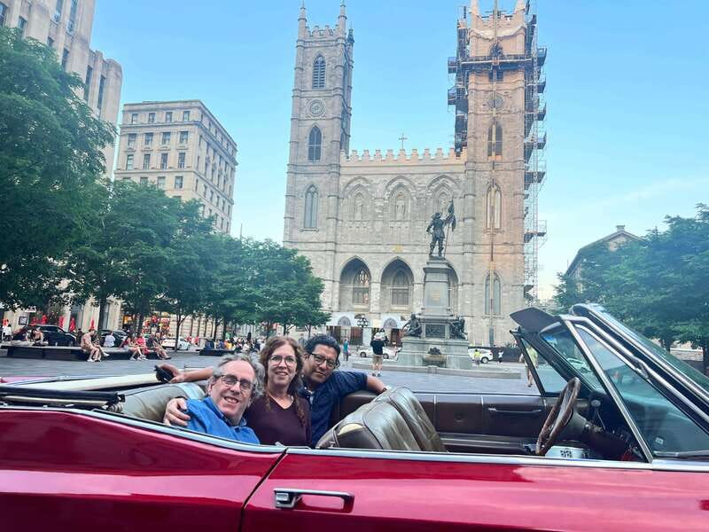Montréal: Guided Tour in Vintage Convertible Cadillac - 2-hour Old Montreal, Chinatown, and Plateau murals that make Montreal feel modern