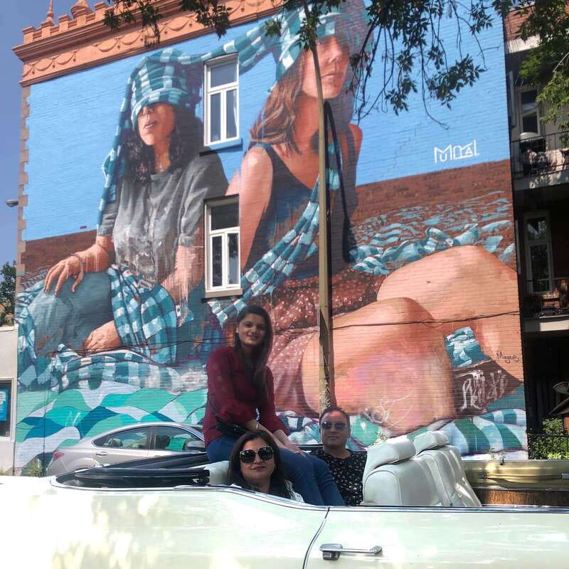 Montréal: Guided Tour in Vintage Convertible Cadillac - Your guide turns the route into a story, not a checklist