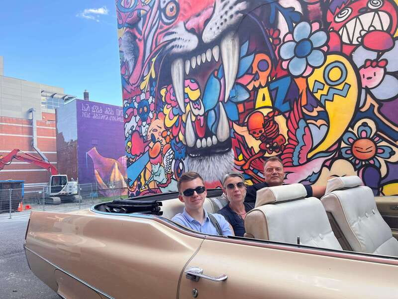 Montréal: Guided Tour in Vintage Convertible Cadillac - Who this Cadillac tour fits best