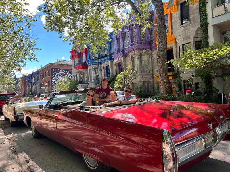 Montréal: Guided Tour in Vintage Convertible Cadillac - 1-hour Old Montreal route, from Notre-Dame Basilica to the financial district