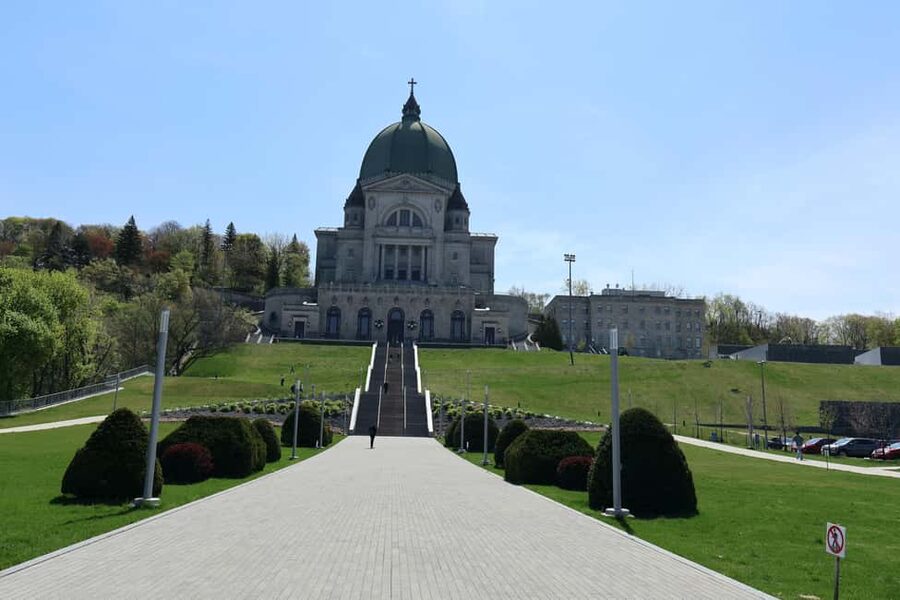 Montreal: Iconic Landmarks All-Inclusive VIP Experience - What it’s like in real life: groups, guides, and language support