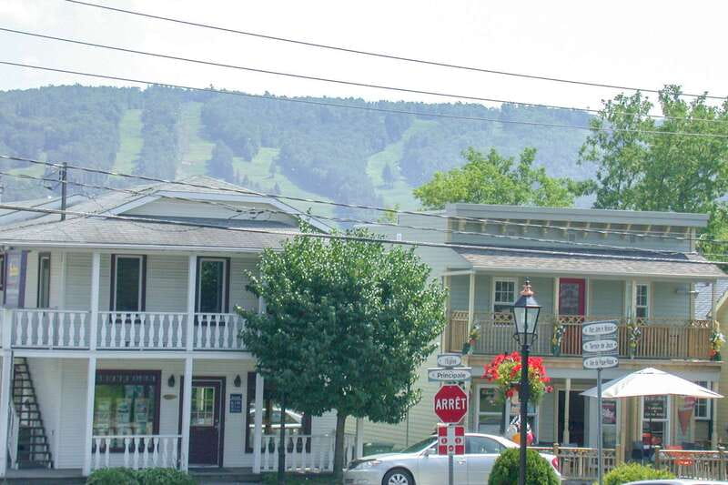 Montreal: Laurentian Mountains Day Trip - Where you meet, and how to avoid early-day stress