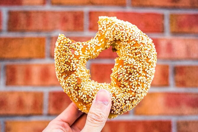 Montreal Mile End Authentic Food Tour with 7 Delicacies Tastings - Winter reality: how to dress so the tour feels pleasant, not punishing