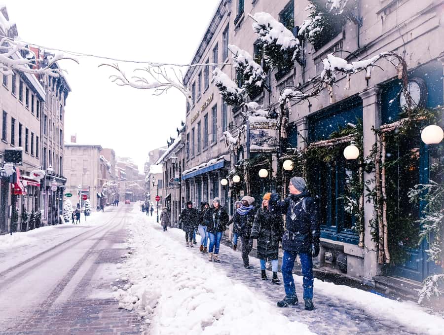 Montreal: Old Montreal Wintertime Express Walking Tour - Duration and pace: what 75 to 90 minutes feels like in practice