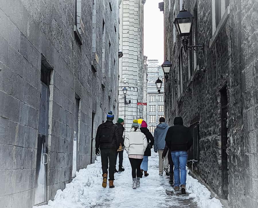 Montreal: Old Montreal Wintertime Express Walking Tour - Price and value: $24 for an intro you can build on