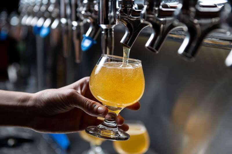 Montreal Old Port: Craft Brewery and Beer Tasting Tour - Stop 3: Bistro Brasserie les Soeurs Grises, specialty beers with local cheese