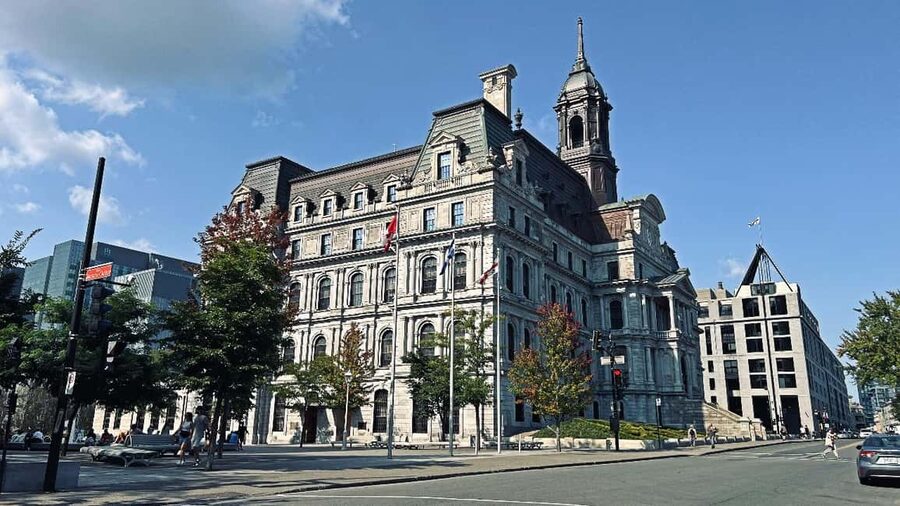 Montreal: Private 2h Walking Tour RESO and Old Montreal - RESO and the underground city: comfort plus orientation