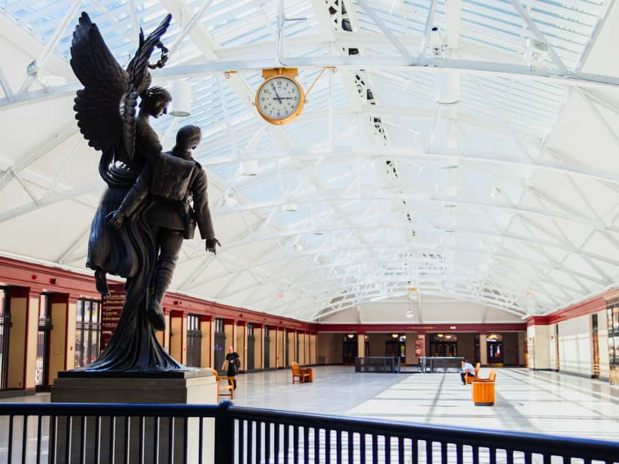 Montreal: Private Walking Tour of Downtown & Underground - RÉSO 101: The Underground City That Powers Daily Life