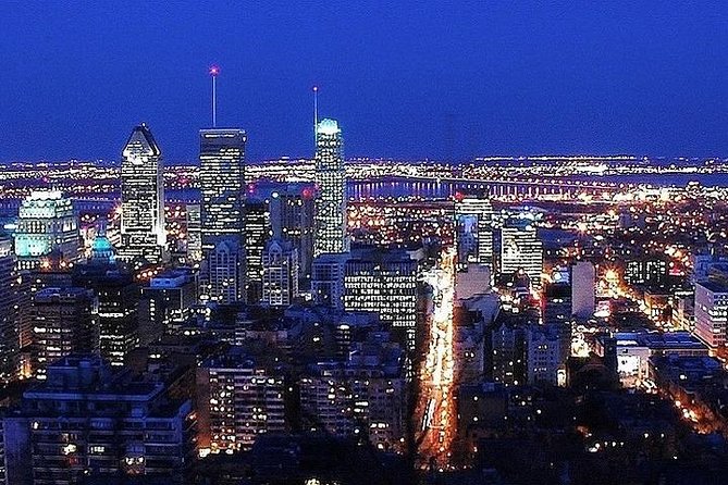 Montreal: Private Walking Tour with a Local - The first stretch: photo stop, guided walk, and scenic momentum