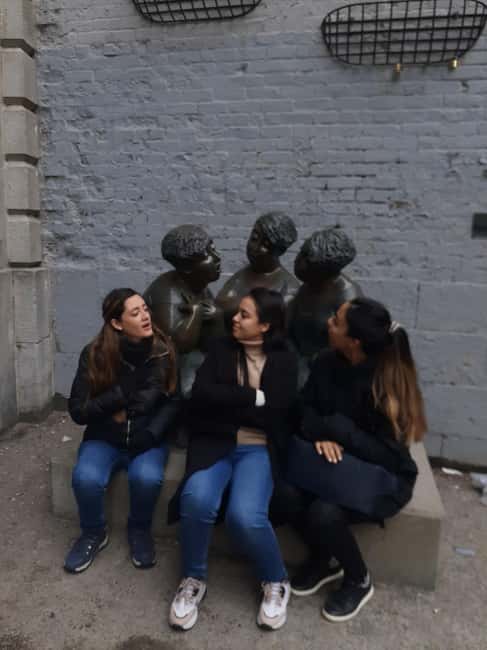 Montreal: Private Walking Tour with a Local - Comfort, languages, and practical tips for a smooth walk