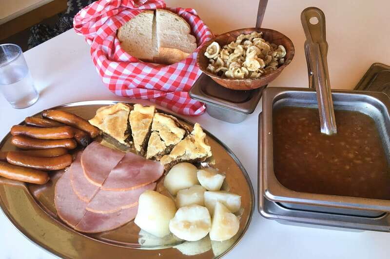 Montreal: Sugar Shack Maple Syrup Day Trip with Lunch - What to bring, what to expect in rain, and quick rules