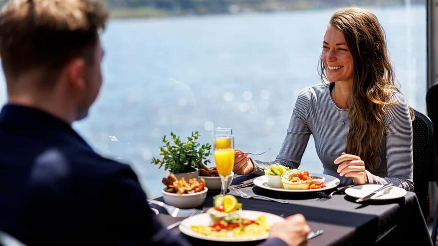 Montréal: Weekend River Brunch Cruise - The sightseeing cruise timing that keeps it stress-free