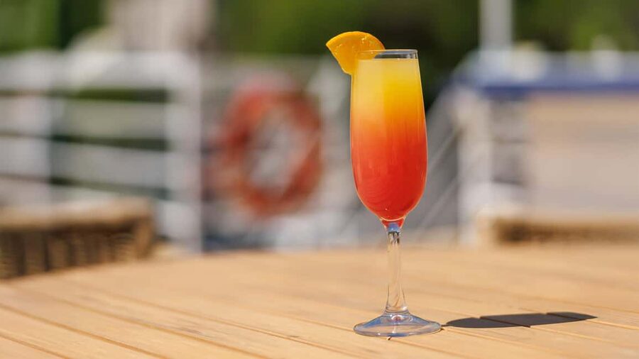 Montréal: Weekend River Brunch Cruise - The one-hour brunch: a real meal, not just snacks