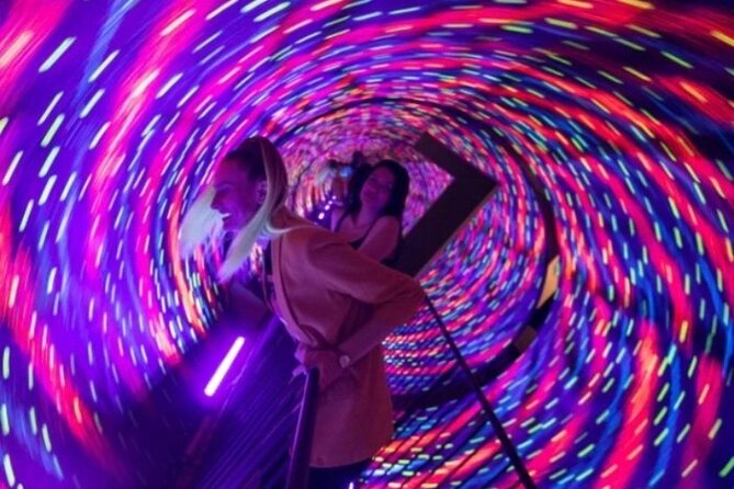 Museum of Illusions Admission in Toronto - Timing Matters: How Crowds Can Change the Whole Experience