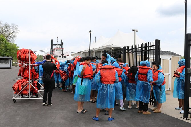 Niagara Falls Canada Open-Top (Wet) Jet Boat Tour - What Happens During the 45 Minutes on the Water