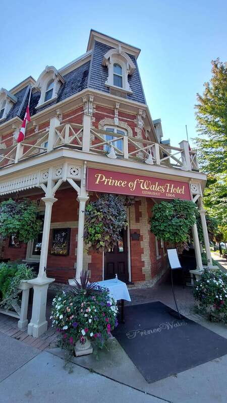 Niagara Falls: Canada with a Portuguese-speaking guide - Who this tour fits best, and who should look elsewhere