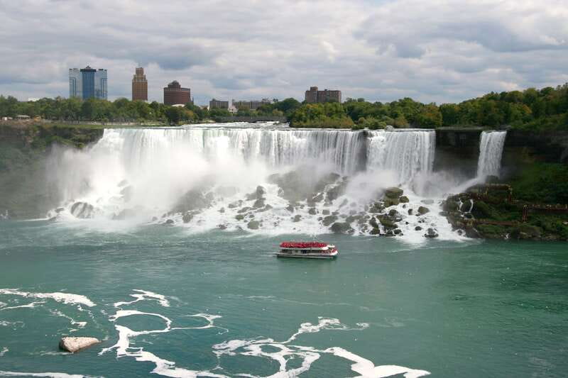 Niagara Falls: Day & Night Tour with Boat Ride and Dinner - Driving along key Niagara spots, then a guided Canadian-side walk