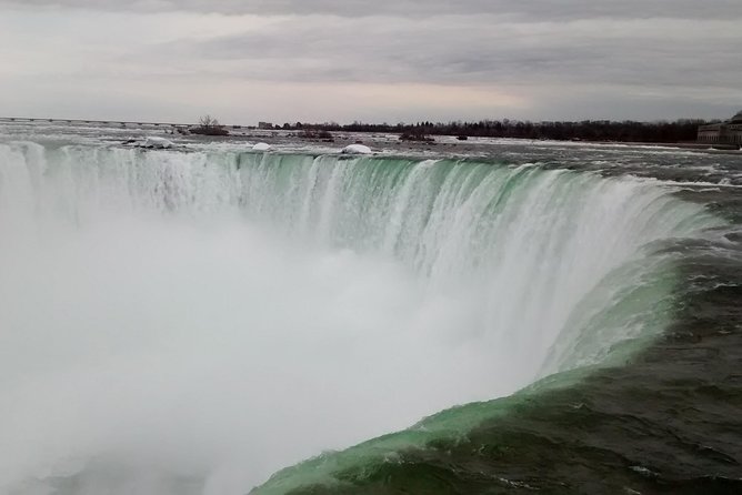 Niagara Falls Day Tour from Toronto - Maple syrup tasting: a small included moment with real local flavor