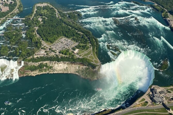 Niagara Falls Day Tour Includes Boat Cruise, Winery Stop & Lunch - Niagara-on-the-Lake: why that extra hour matters