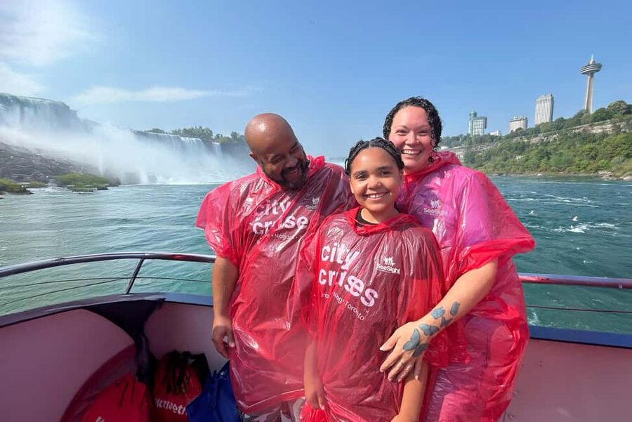 Niagara Falls Exclusive Walking Tour: Voyage to the Falls - Walking to the Falls Incline Railway: positioning for the best views